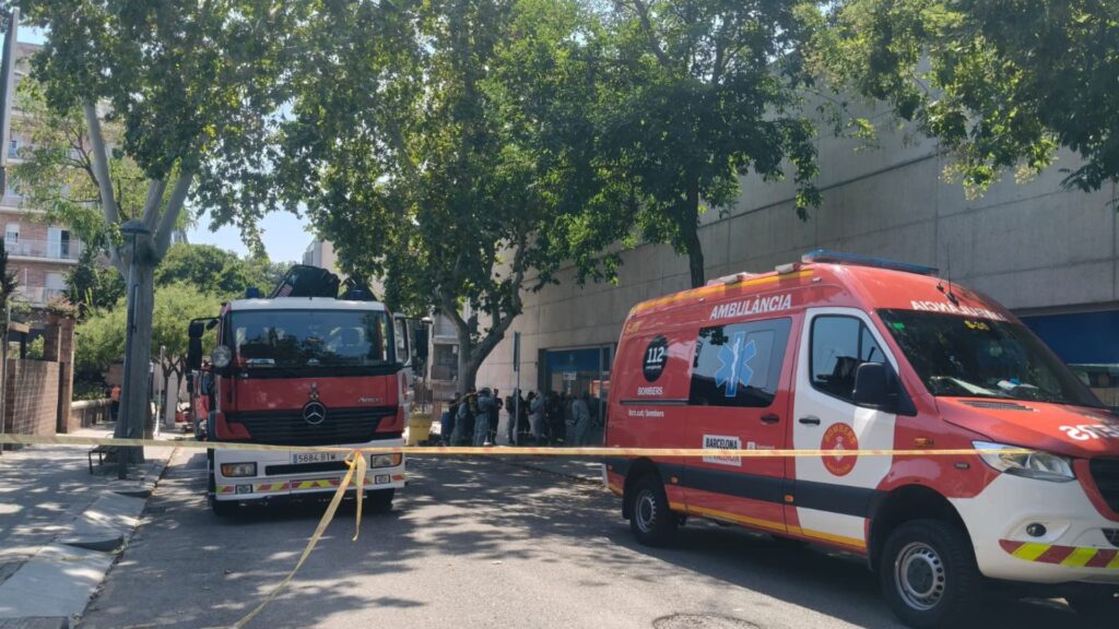 Desallotjat el CEM Horta per l’emissió de gasos tòxics a causa d’una barreja de productes químics