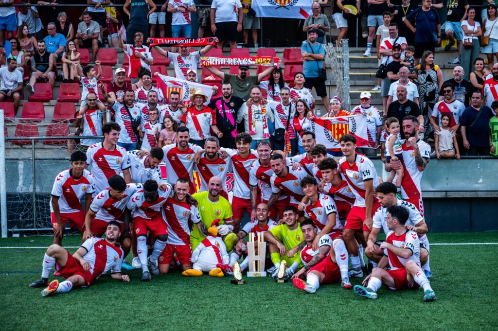 L'Hospitalet comença la nova era guanyant el Torneig d'Històrics | pretemporada futbol, Torneig d'Històrics