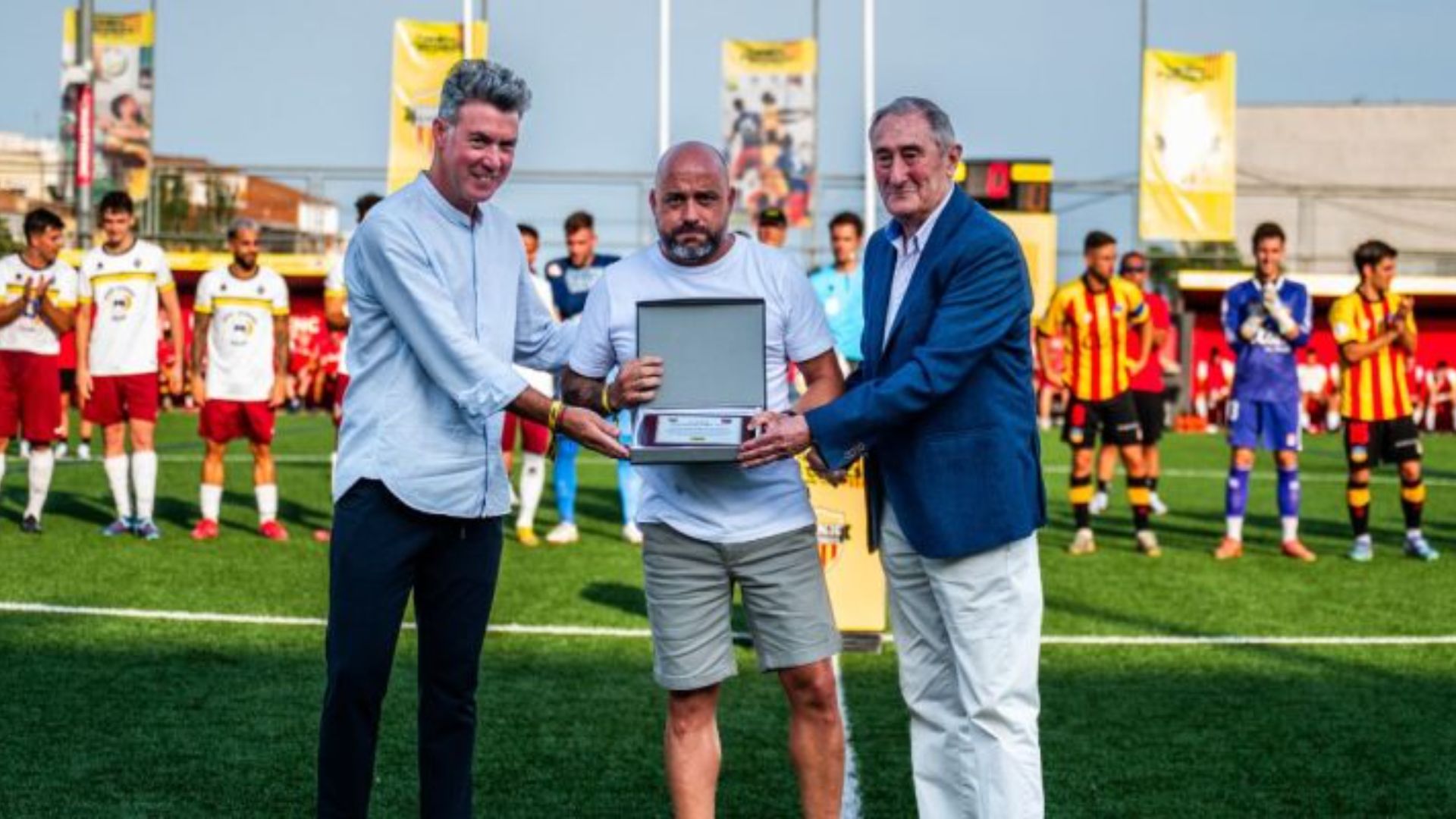 Manolo González rep l'homenatge del Torneig d'Històrics | Torneig d'Històrics