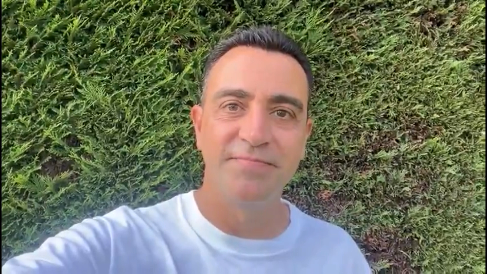 Xavi Hernández recolza la campanya "Som la Resistència" del CE Europa