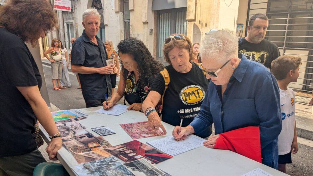 Recullen més de 4.000 signatures per al Museu del Transport de Barcelona: "És un deute de la ciutat" | Festa Major de Sants, memòria històrica, museus, transport públic