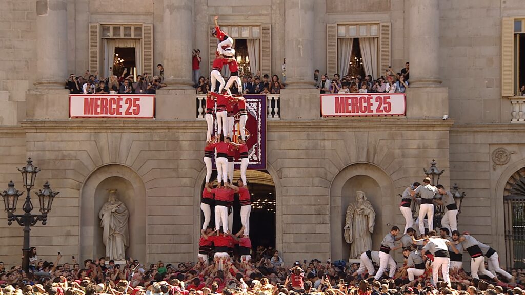 Els Castellers de Sants tornen a coronar una Mercè de 9: així s'ha viscut la diada | castellers, Castellers de Barcelona, Castellers de la Sagrada Família, Castellers de la Vila de Gràcia, Castellers de Sants, Castellers de Sarrià, Castellers del Poble Sec, Colla Castellera de l'Esquerra de l'Eixample, colla castellera Jove de Barcelona, festes de la Mercè