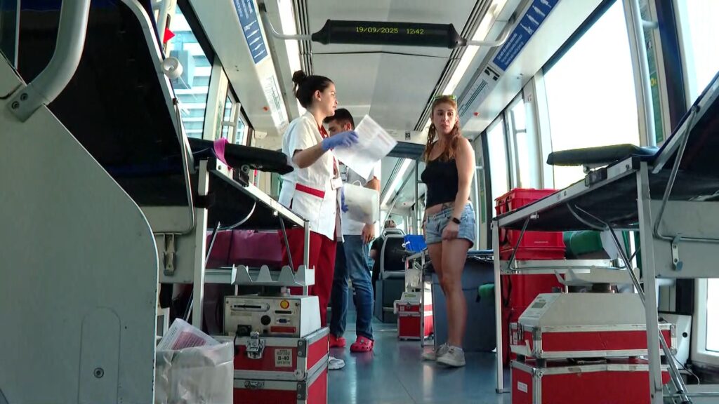 Un tramvia, convertit per un dia en un centre de donació de sang | Banc de Sang i Teixits, donacions de sang, tramvia