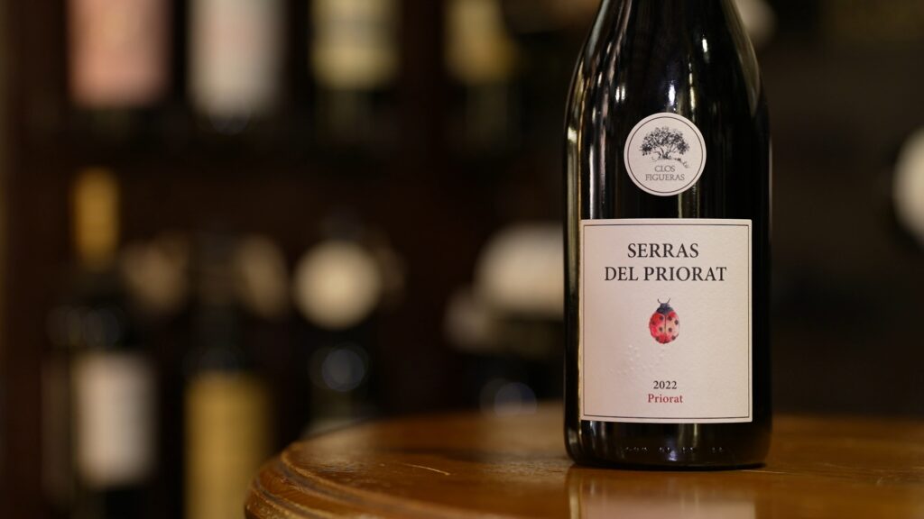 Un celler històric de Sants ens ajuda a triar el millor vi per a cada ocasió | botiga, restauració, vins