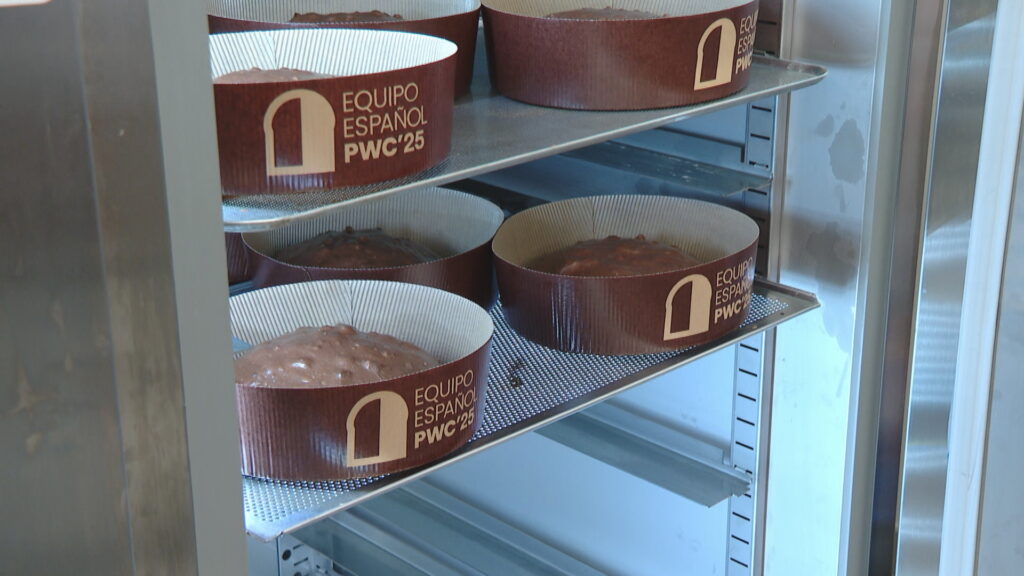 Campanya de micromecenatge per ajudar l'equip espanyol al Mundial de panettone | concursos, pastisseries