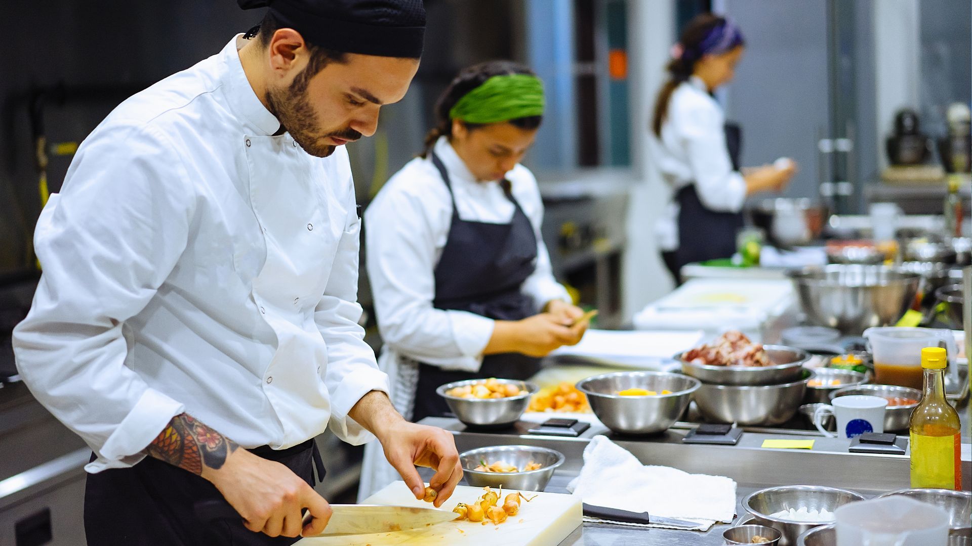 Cuiners, pintors i perruquers, els professionals amb més risc a desenvolupar càncer de pulmó | càncer, investigació, recerca, treballadors