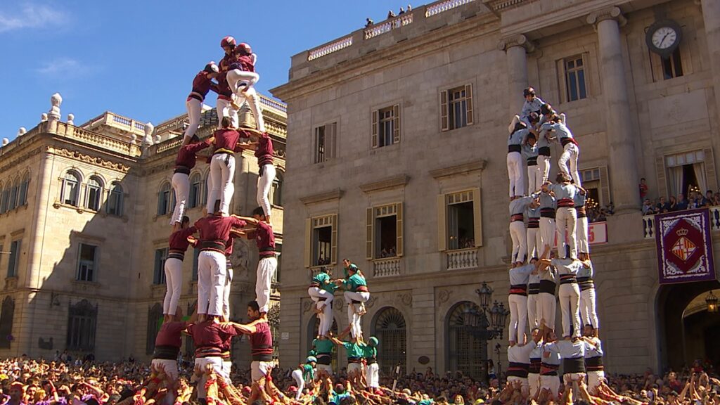 Els Castellers de Sants tornen a coronar una Mercè de 9: així s'ha viscut la diada | castellers, Castellers de Barcelona, Castellers de la Sagrada Família, Castellers de la Vila de Gràcia, Castellers de Sants, Castellers de Sarrià, Castellers del Poble Sec, Colla Castellera de l'Esquerra de l'Eixample, colla castellera Jove de Barcelona, festes de la Mercè