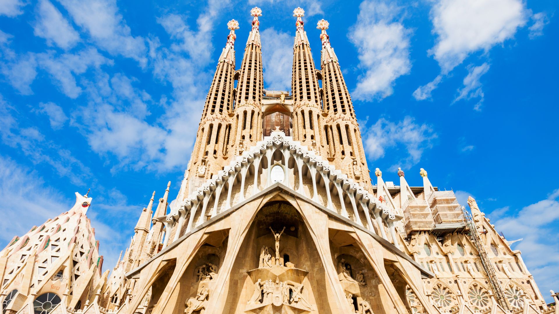 Les obres a la Sagrada Família per fer una plaça al carrer de la Marina començaran dimarts | obres, Sagrada Família, zones de vianants