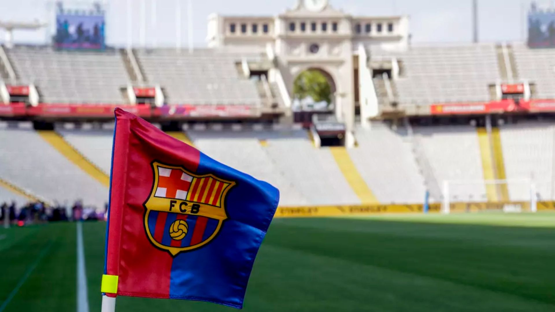 Estadi Olímpic Lluis Companys amb banderí FC Barcelona