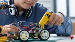 Barcelona amplia les Tardes educatives, el programa de beques per a les extraescolars