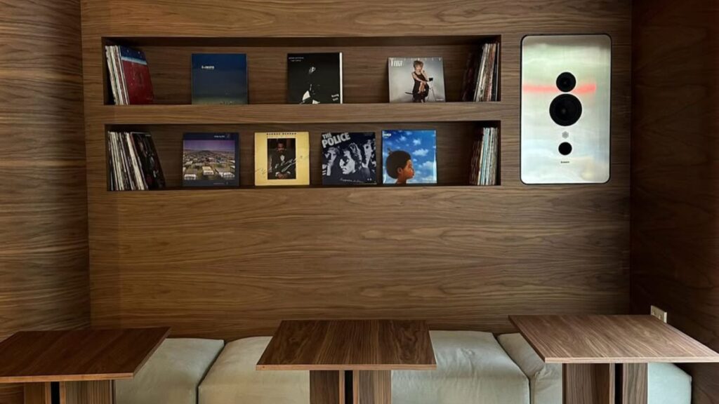 Un cafè amb banda sonora: dues noves propostes que combinen el gra amb els vinils | bars, jazz, música indie, restaurants