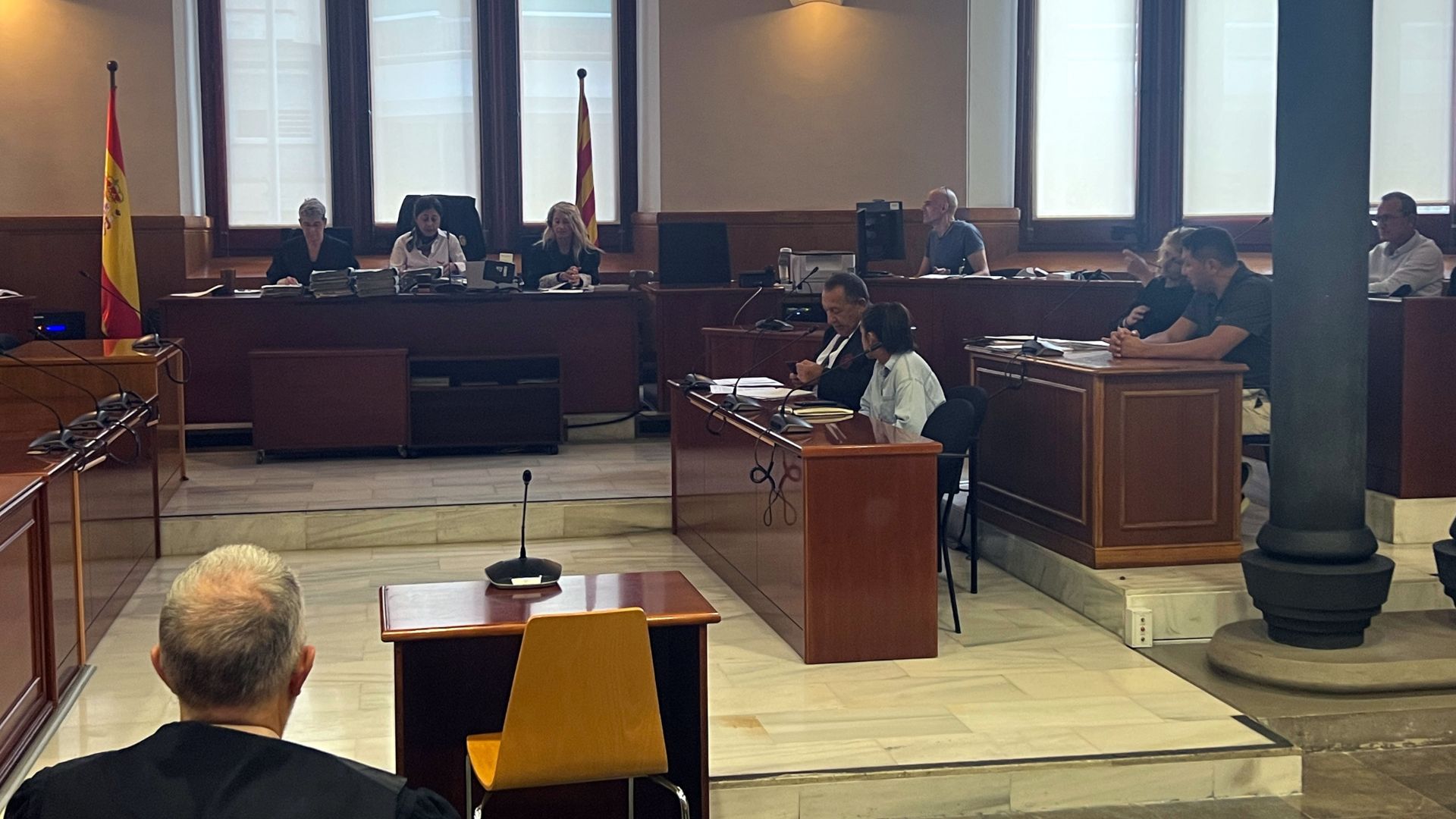 Jutgen els responsables d'una agència de viatges de Barcelona acusats d'estafar 200 clients | Agències de viatges, estafa, immigració, jutjats