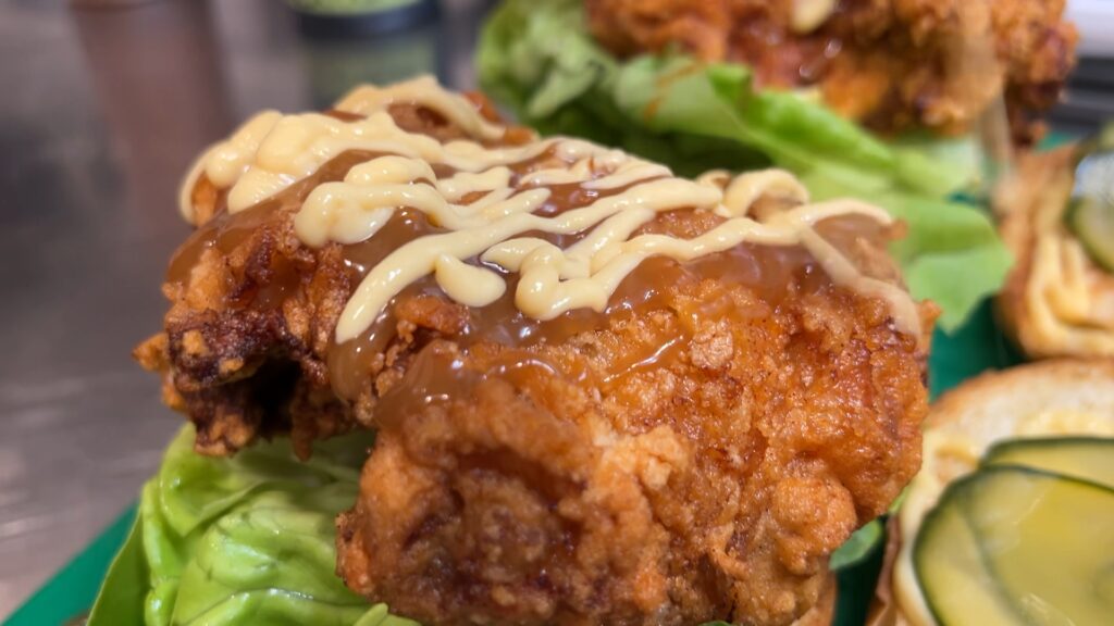 L'hamburguesa japonesa d'El Puto Ken: "És baixa en greixos, per menjar-ne cada dia" | Ingredients, Japó, locals, restauració