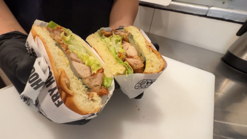 L'hamburguesa japonesa d'El Puto Ken: "És baixa en greixos, per menjar-ne cada dia" | Ingredients, Japó, locals, restauració