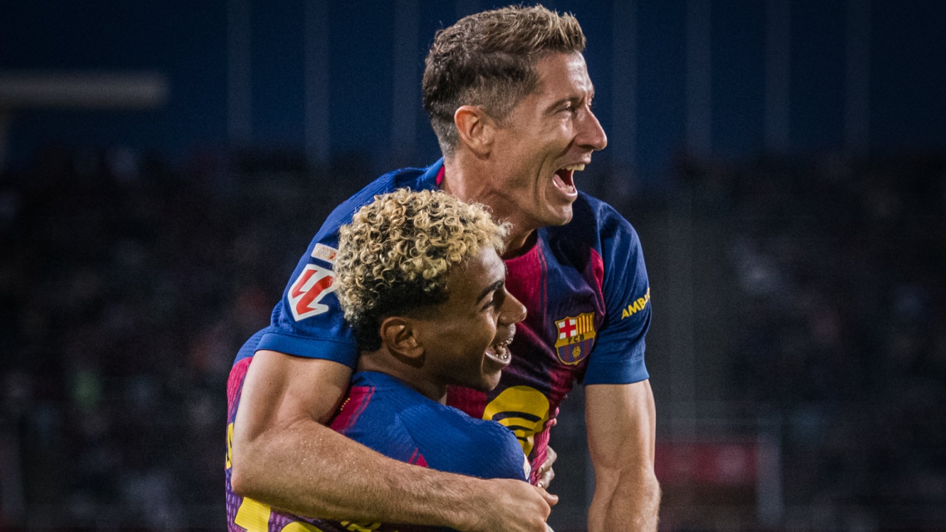 Lamine Yamal celebra el gol amb Lewandowski contra la Reial Societat