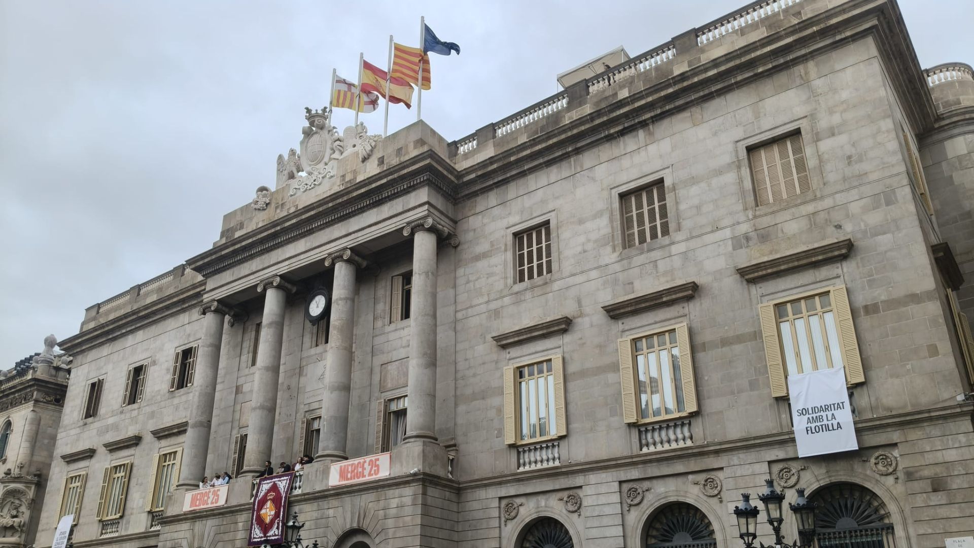 BComú retreu a Collboni que no hagi informat del cost d'instal·lar pantalles per la visita del papa | Ajuntament de Barcelona, Barcelona en Comú, Jaume Collboni, papa Lleó XIV, PSC