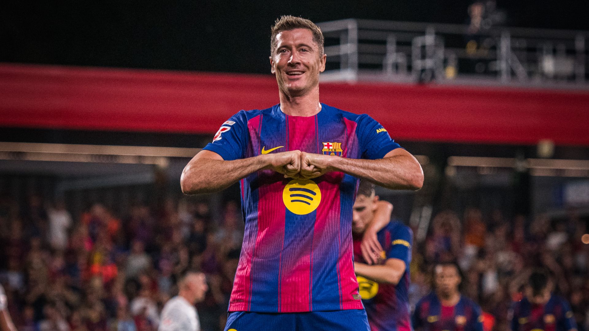 Robert Lewandowski celebra gol vs València