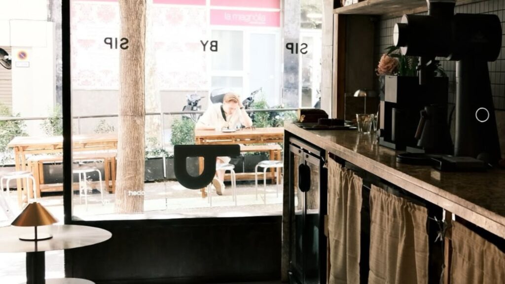 Un cafè amb banda sonora: dues noves propostes que combinen el gra amb els vinils | bars, jazz, música indie, restaurants