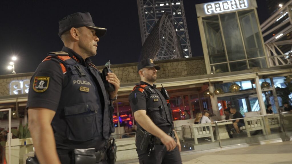 'Quan es fa fosc', el primer documental del 'Punt de fuga' | betevé, documental