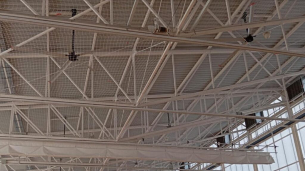 El Poliesportiu la Sagi estrena vuit grans ventiladors de sostre | calor, equipaments