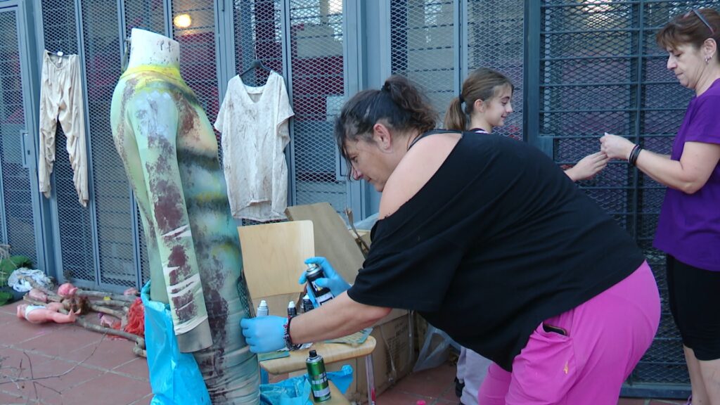 El túnel del terror de la Trinitat Vella, el més esfereïdor i comunitari de Barcelona | Barris, Tots Sants