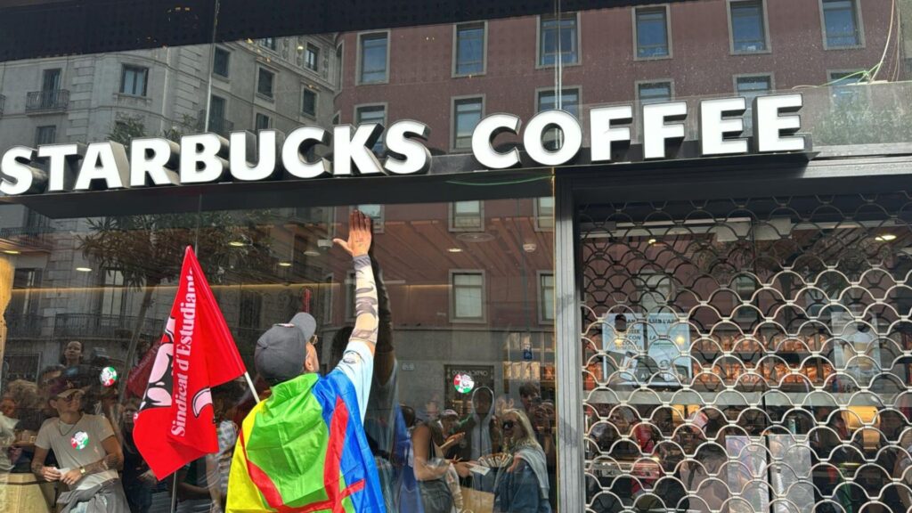 Acampada a les Drassanes: Barcelona es bolca en una protesta indefinida per l'assalt a la Flotilla | Flotilla, Israel, Palestina, solidaritat