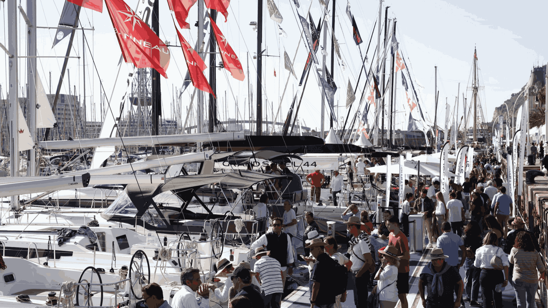 El Saló Nàutic tanca la 62a edició amb 18.000 visitants i l'atracció d'un públic més "prèmium" | Fira de Barcelona, port de Barcelona, vaixells