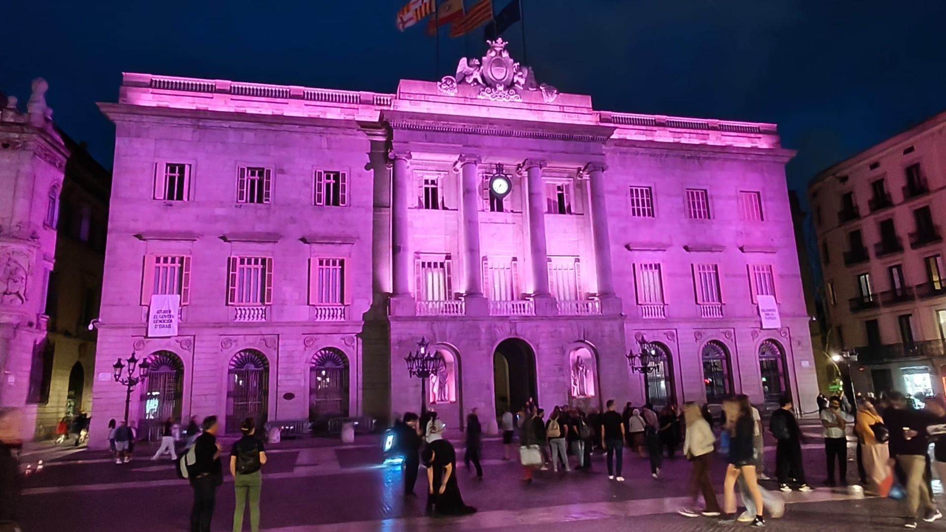 façana Ajuntament de Barcelona dia mundial contra el càncer de mama