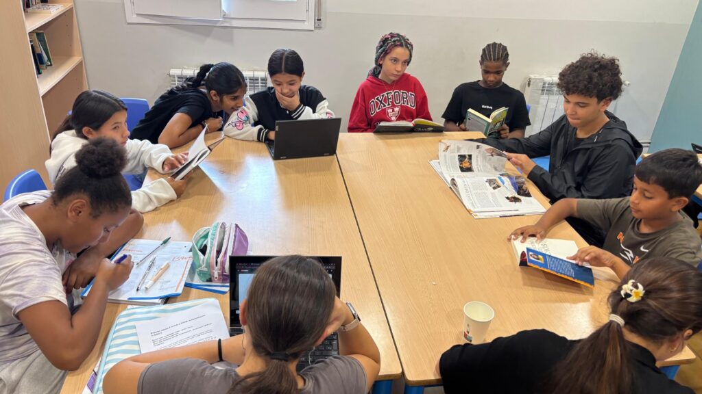 S'amplia un espai clau per a infants vulnerables del Poble-sec gràcies a una cessió parroquial | casal, casals, desnonaments, escoles, infants, pobresa