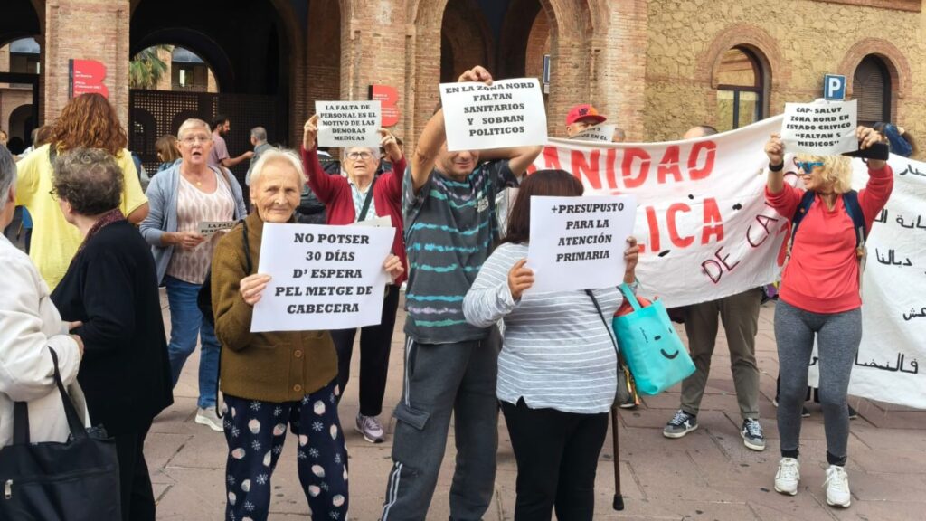 La Zona Nord de Nou Barris es mobilitza pel seu CAP: "Reclamem un metge cada 1.000 habitants" | protestes