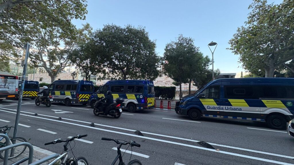 Desallotgen l'assentament del Parc de Joan Miró, on dormien desenes de persones | assentaments, queixes veïnals, sensellarisme, sensesostre