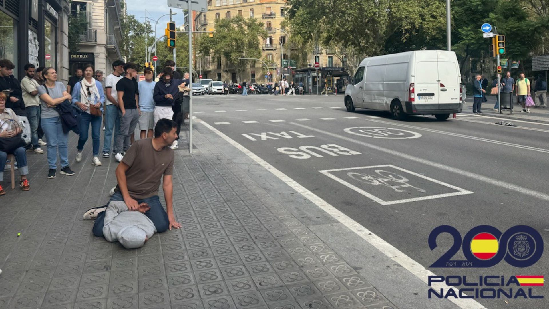 Un policia de paisà deté un multirreincident quan forcejava amb una dona a la via Laietana | detencions, Policia Nacional, robatoris
