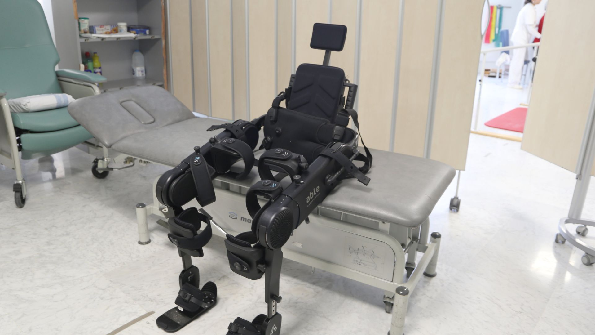 Salut compra 13 exoesquelets per millorar la rehabilitació de persones amb malalties neuromusculars | Departament de Salut, Institut Català de la Salut, malalties minoritàries, rehabilitació, robòtica