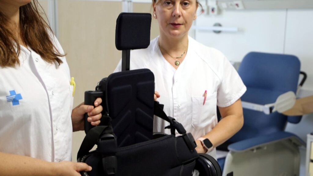 Salut compra 13 exoesquelets per millorar la rehabilitació de persones amb malalties neuromusculars | Departament de Salut, Institut Català de la Salut, malalties minoritàries, rehabilitació, robòtica