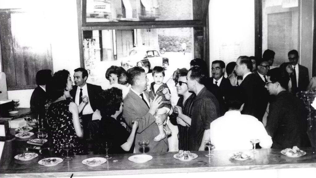 Cava i pollastre a l'ast a la rostisseria d'Hostafrancs Kikiriki