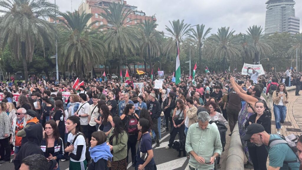 Acampada a les Drassanes: Barcelona es bolca en una protesta indefinida per l'assalt a la Flotilla | Flotilla, Israel, Palestina, solidaritat