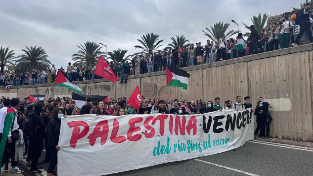 Acampada a les Drassanes: Barcelona es bolca en una protesta indefinida per l'assalt a la Flotilla | Flotilla, Israel, Palestina, solidaritat