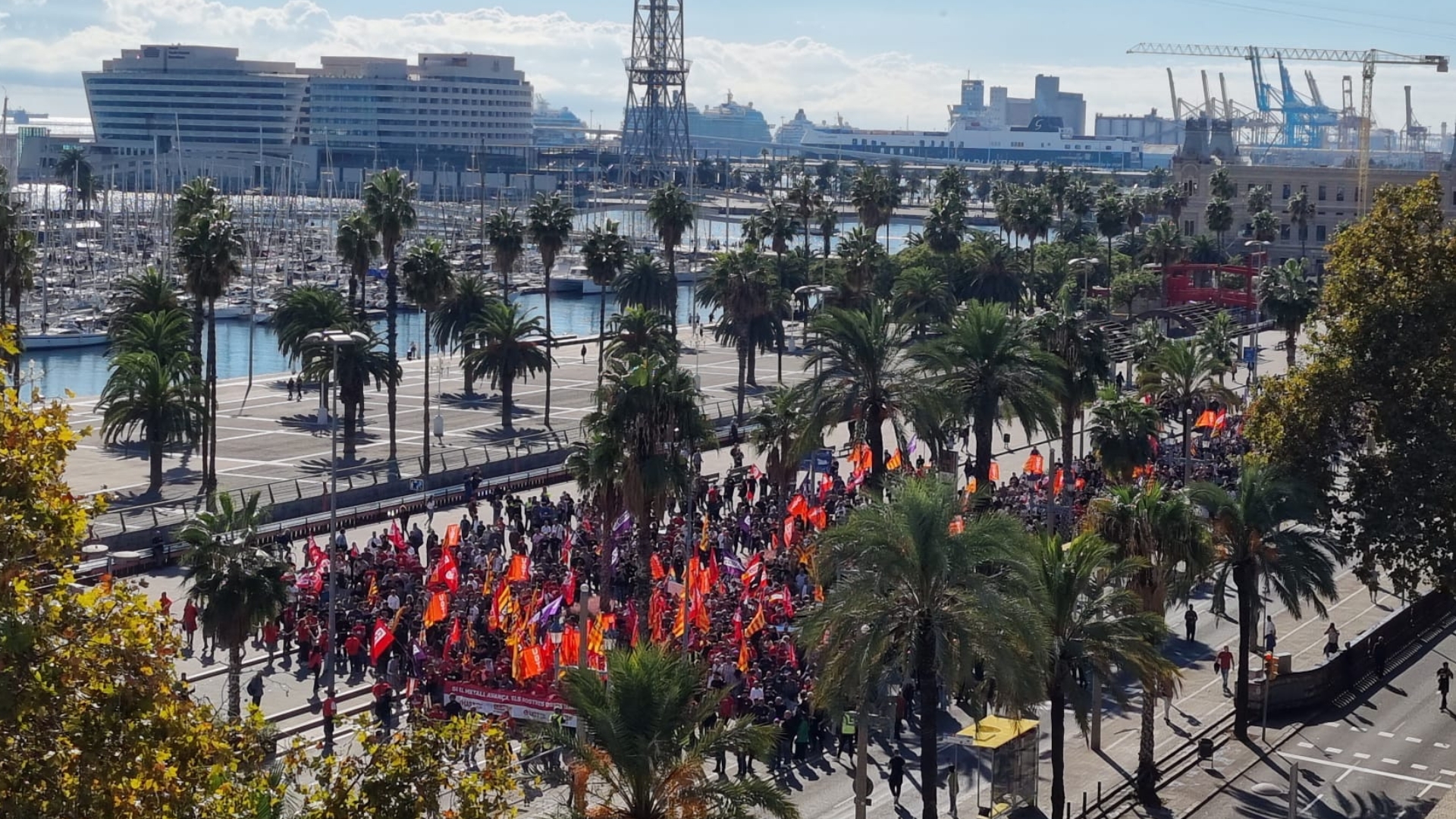 Milers de treballadors del metall tornen a manifestar-se per exigir la negociació d'un nou conveni | Foment del Treball, manifestacions a Barcelona, sindicat, treballadors, vaga