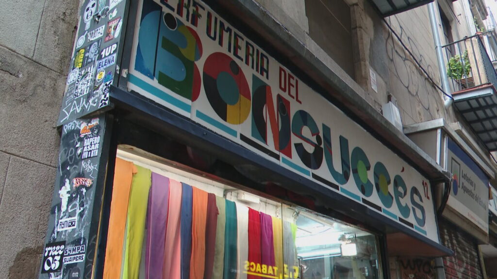 La centenària Perfumeria del Bonsuccés: "La clau és ser diferent o ser vulgar com la Coca-Cola" | Barris, botiga, botigues centenàries