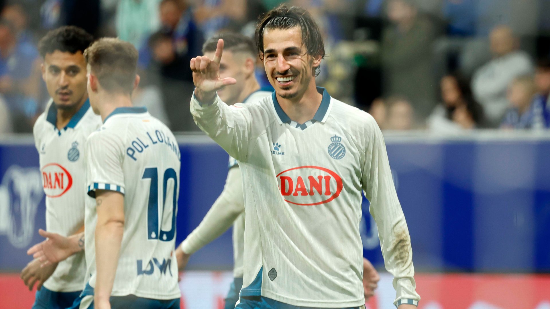 Pere Milla fa el gest per l'ELA en el triomf de l'Espanyol a Oviedo