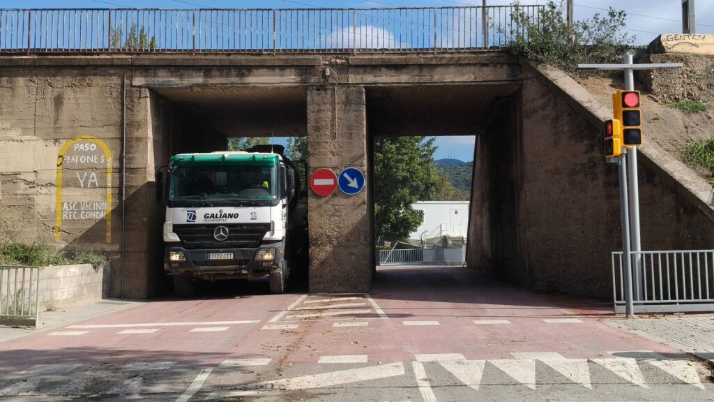Obert el pont que connecta amb seguretat les dues bandes de Vallbona | obres