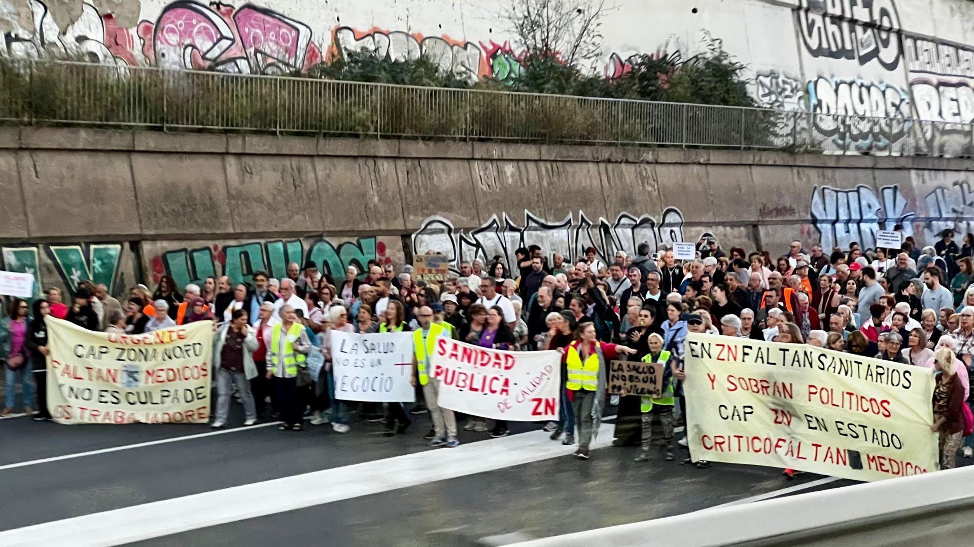 protesta veïns Zona Nord Barcelona tallen c-17 reclamen Centre Atenció Primària
