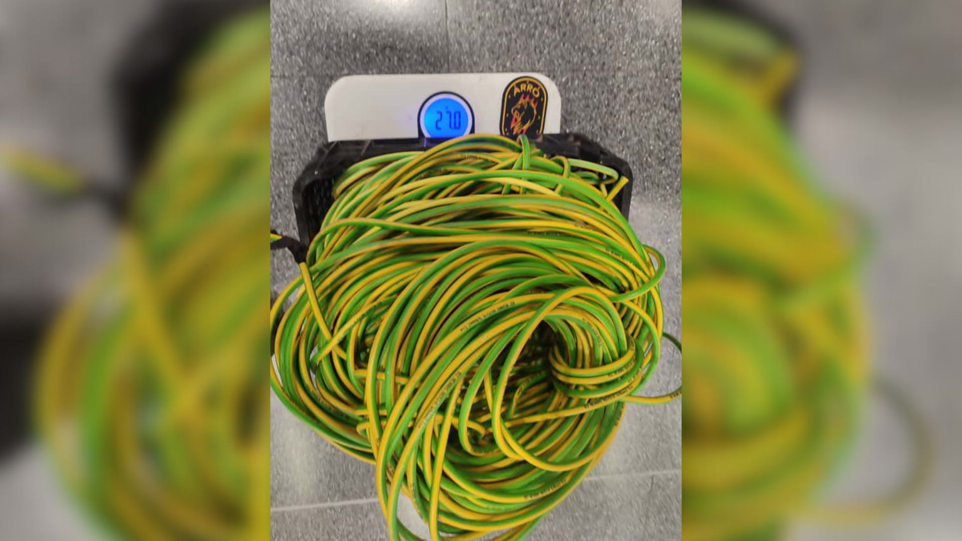 Tres detinguts "in fraganti" per robar cable de coure de l'enllumenat públic a la Marina de Port | delictes, detencions, robatoris