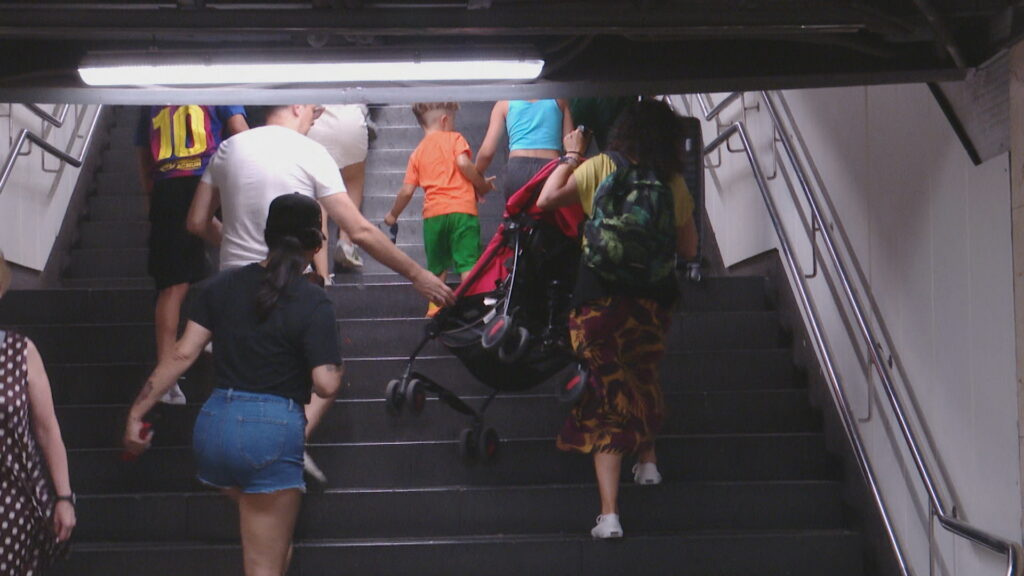 Les obres per fer accessible l'estació de Plaça de Sants de l'L5 començaran el 2026 | accessibilitat, metro, obres