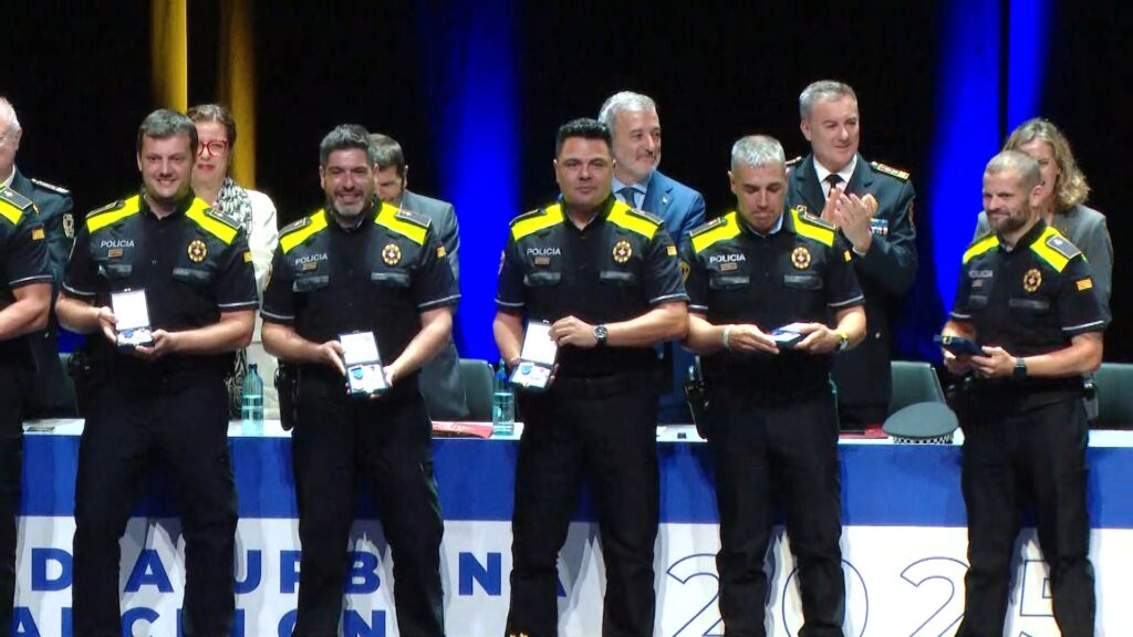 La Guàrdia Urbana podrà actuar com a policia judicial: l'acord amb la fiscalia se signarà "en breu" | Guàrdia Urbana, homenatge, Jaume Collboni, seguretat