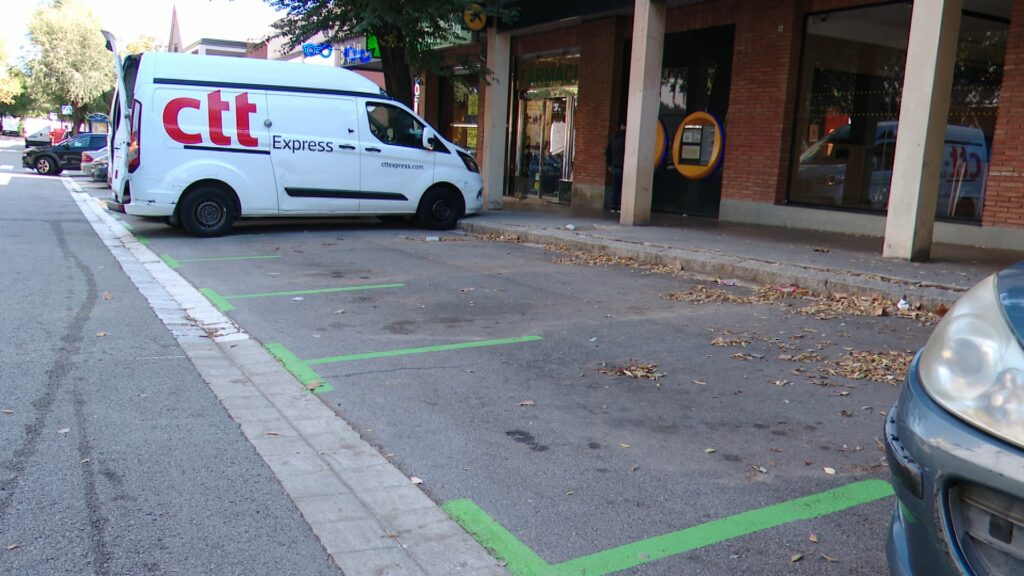 Arrenca l'àrea verda a Canyelles entre dubtes i queixes | aparcaments, àrea verda