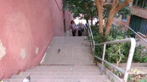 Veïna centenària del Putxet: “Diuen que és molt sa pujar escales, però potser no tantes”