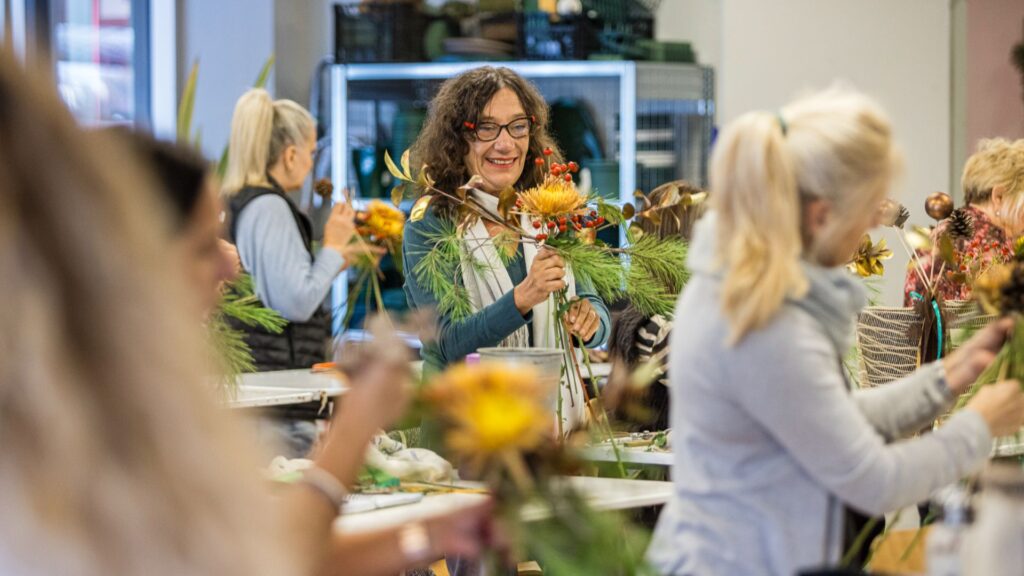 Luxe sofisticat i minimalisme rústic, les dues tendències en decoració floral aquest Nadal | floristes, flors, Mercabarna, Nadal