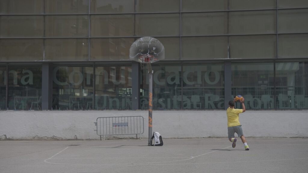 'On són les noies?': "No és cosa d'un dia, és un estil de vida, de crits, de control, d'aïllar-me" | comunitat musulmana, educació secundària, immigració, masclisme