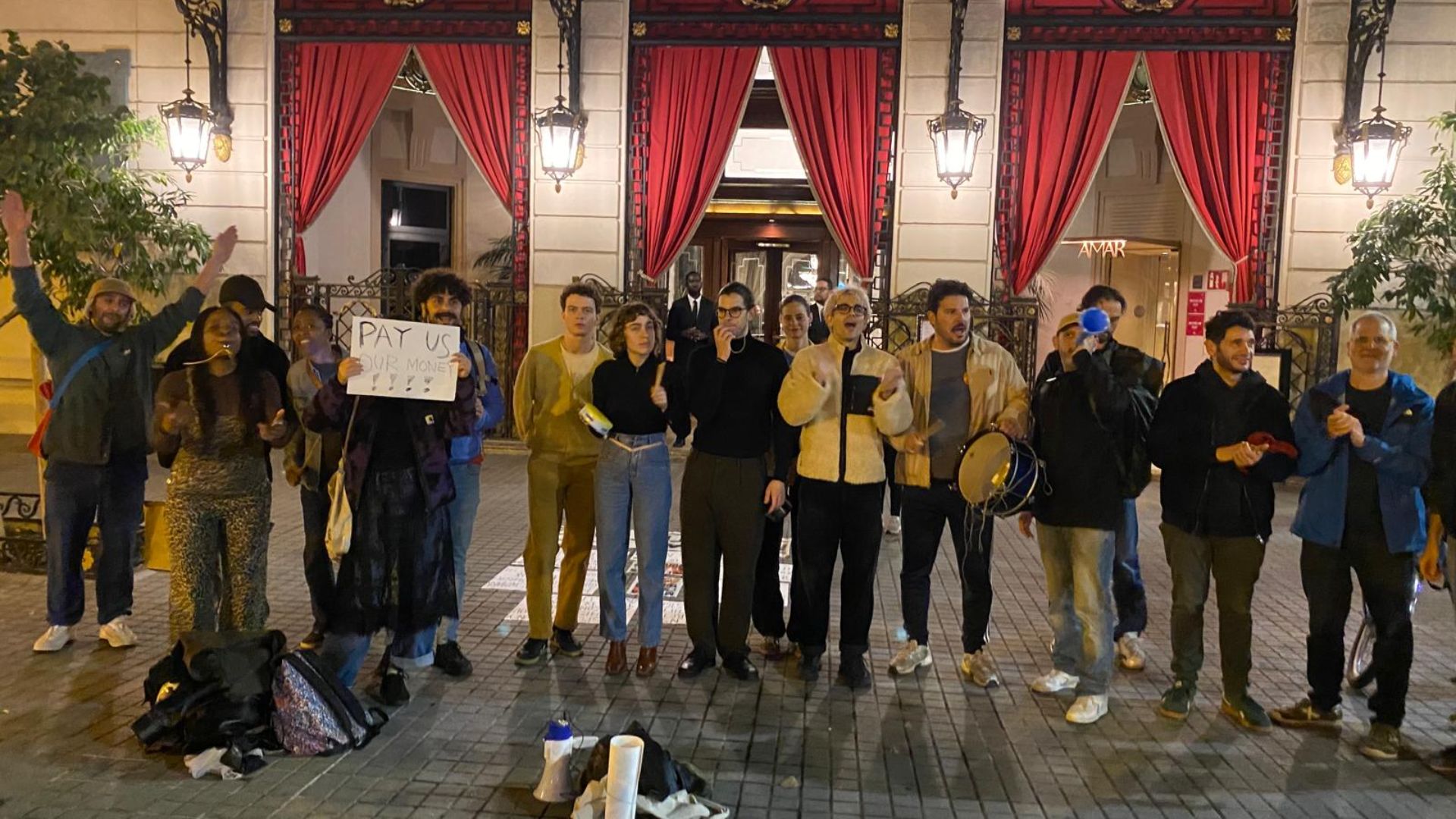 50 músics denuncien impagaments per part de la cocteleria de l'hotel El Palace | hotels, música en viu